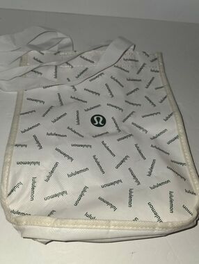 Lululemon Small white and green Logo Reusable Shopping Bag Lot Of 2